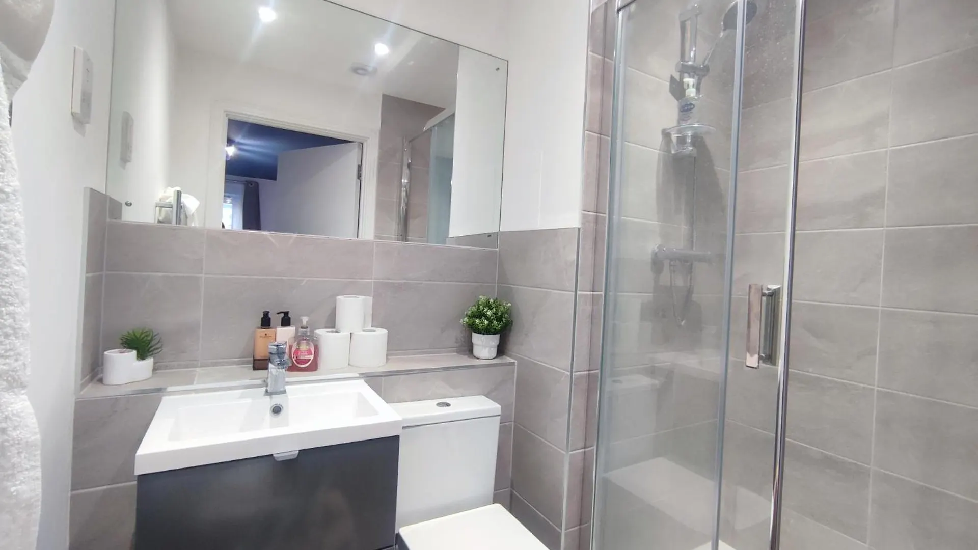 Immaculate 3Bed Apt, Close To O2, Excel, London Stadium & City 0*,