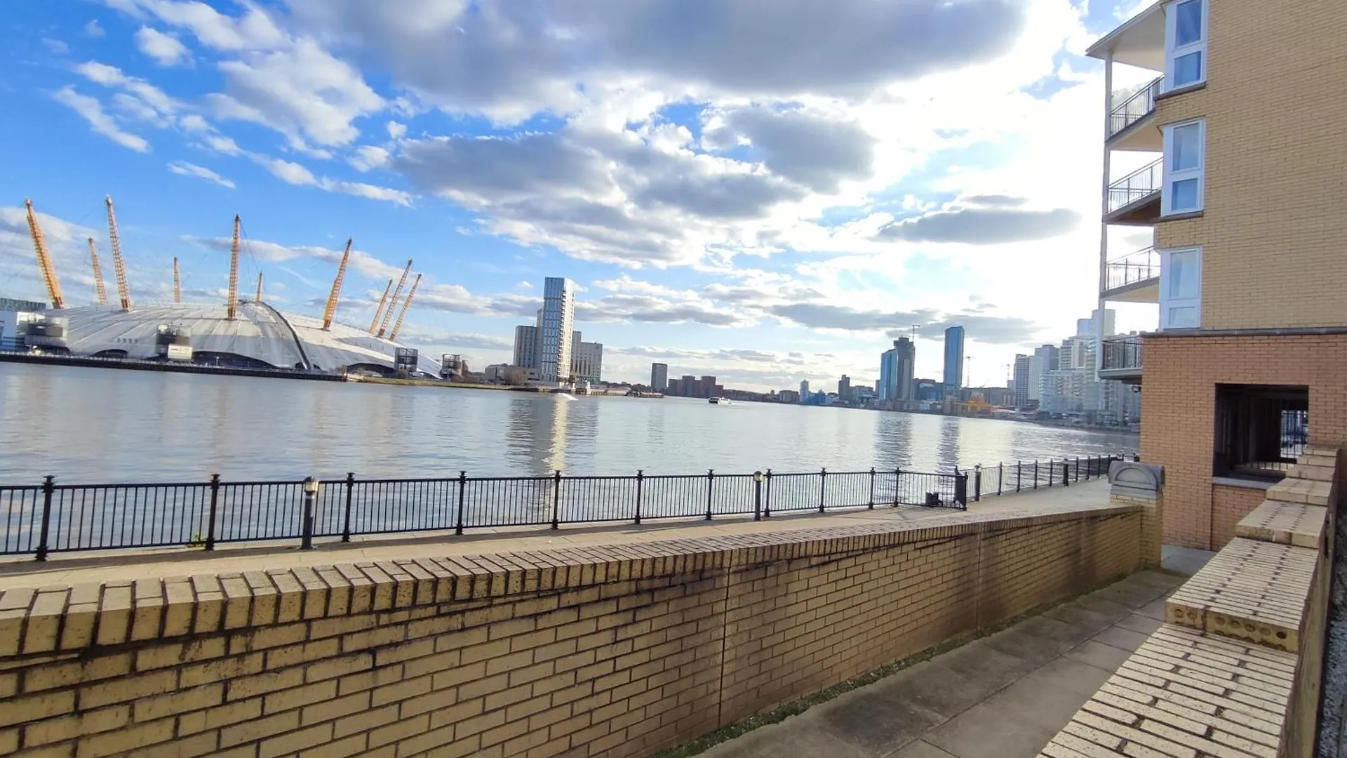 Immaculate 3Bed Apt, Close To O2, Excel, London Stadium & City 0*,  Reino Unido